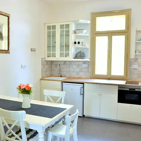 Manicka Villa Kácov